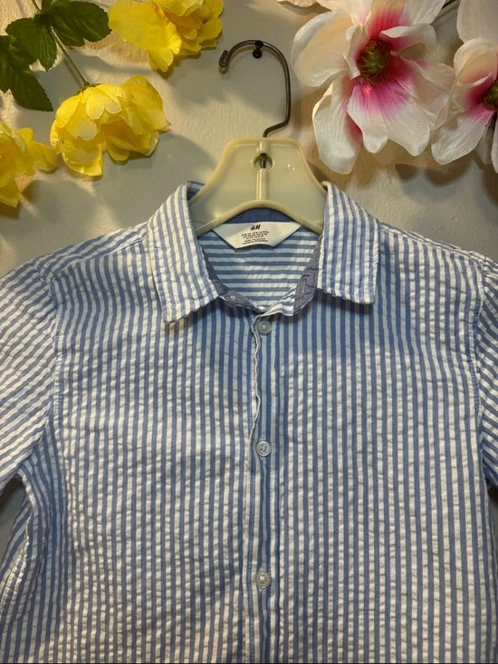 H&M Blue and White Striped Short Sleeve Button-Up - Picture 2 of 10